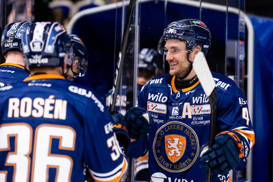 Växjös Keegan Lowe jublar
