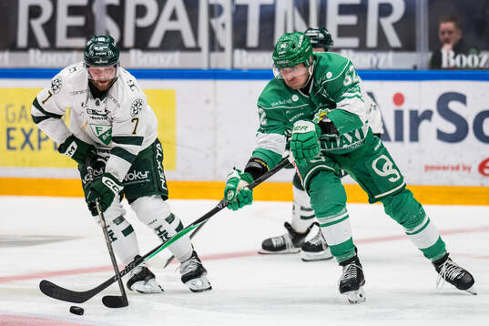 Färjestads Axel Bergkvist och Rögles Lubos Horky