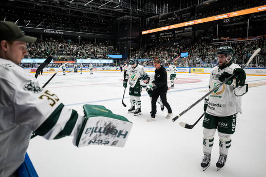 Färjestads Marian Studenic lämnar isen på grund av skada
