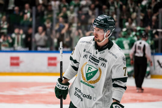 Färjestads Adam Ollas Mattsson deppar