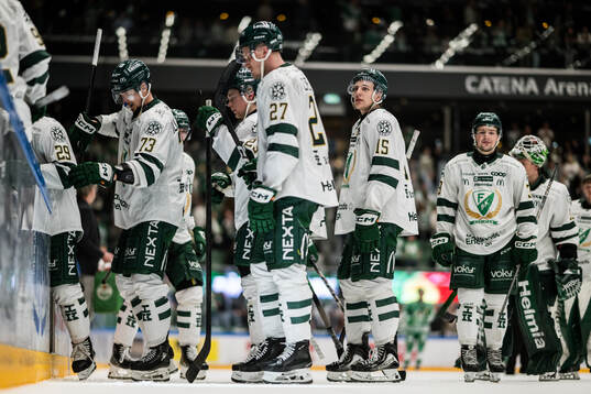 Färjestads Adam Ollas Mattsson och Jack Berglund deppar