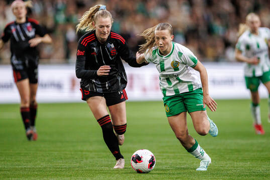 Tori Hansen of Sparta Prague and Fanny Peterson of Hammarby