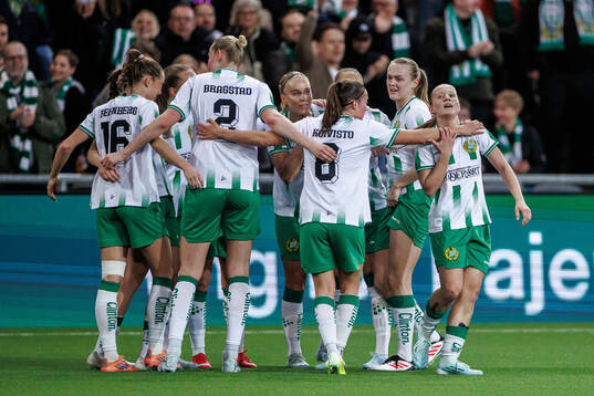 Fanny Peterson of Hammarby celebrates the 1-0 goal