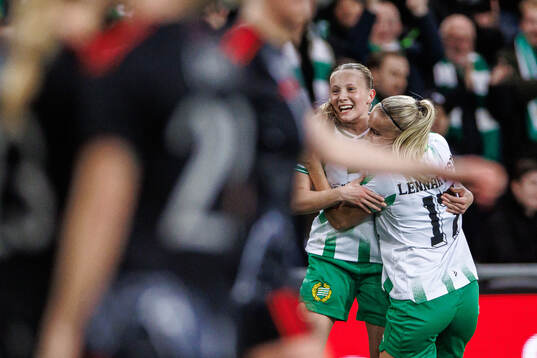 Fanny Peterson of Hammarby celebrates the 1-0 goal
