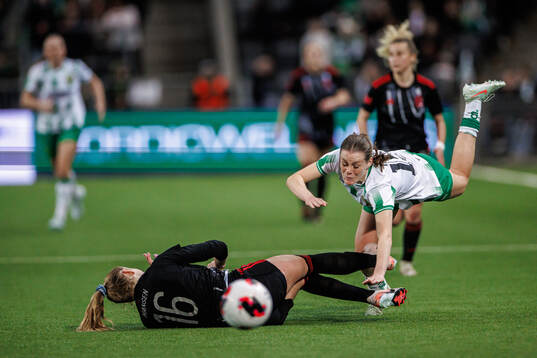 Tori Hansen of Sparta Prague and Sofia Reidy of Hammarby