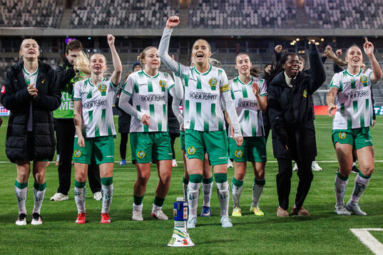 Alice Carlsson of Hammarby celebrates