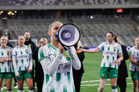 Alice Carlsson of Hammarby celebrates