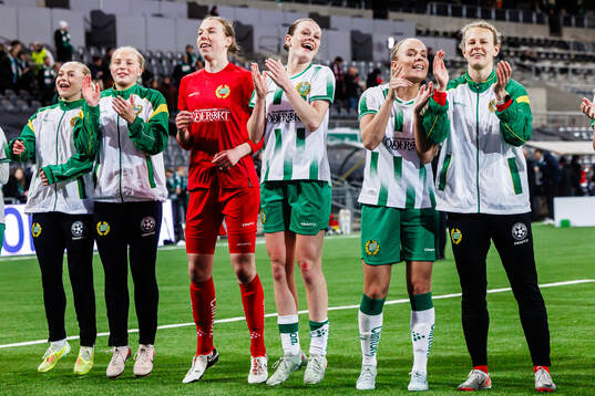 goalkeeper Melina Loeck, Sofia Reidy, Stina Lennartsson and