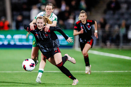 Tori Hansen of Sparta Prague and Sofia Reidy of Hammarby