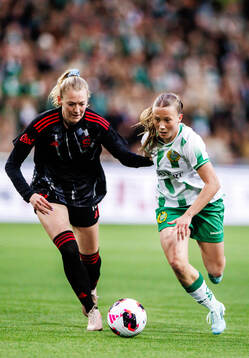Tori Hansen of Sparta Prague and Fanny Peterson of Hammarby