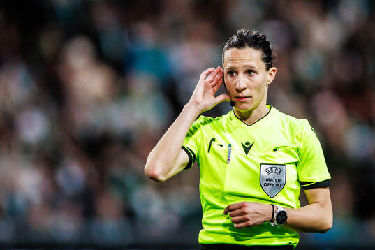 referee Maria Sole Ferrieri Caputi