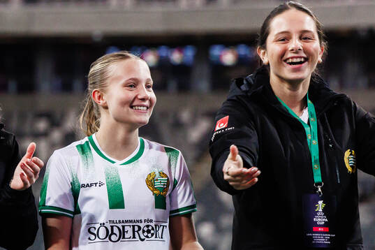 Fanny Peterson and Stella Maiquez  of Hammarby celebrates