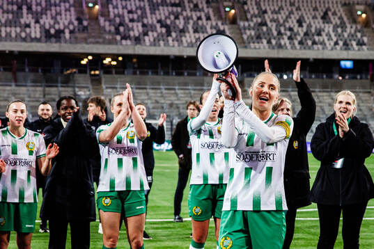 Alice Carlsson of Hammarby celebrates