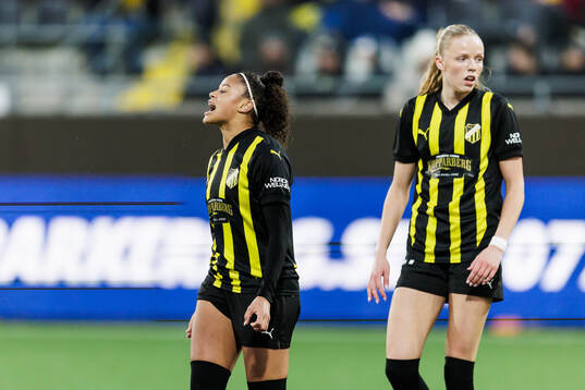 Felicia Schröder of Häcken looks dejected