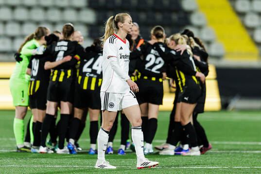 Amanda Ilestedt of Eintracht Frankfurt looks dejected