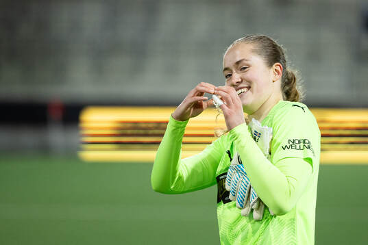 Goalkeeper Fanney Birkisdottir of Häcken celebrates