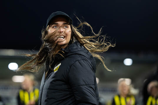Head coach Elena Sadiku of Häcken celebrates