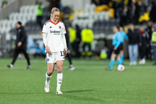 Amanda Ilestedt of Eintracht Frankfurt looks dejected