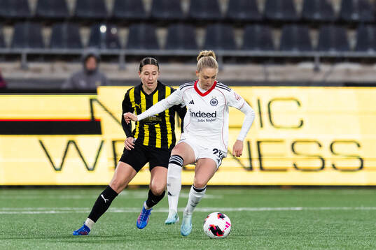 Tabby Tindell of Häcken and Rebecka Blomqvist of Eintracht