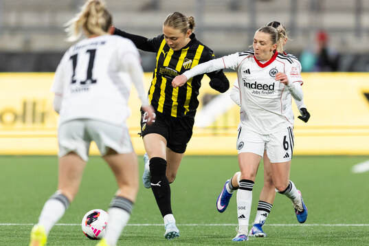 Paulina Nyström of Häcken and Elisa Senb of Eintracht