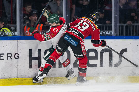 Frölundas Dominik Egli och Luleås Eetu Koivistoinen