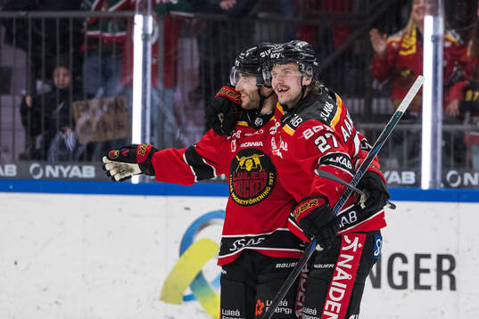 Luleås Anton Levtchi och Oskari Laaksonen jublar