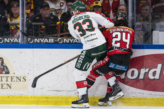 Frölundas Linus Högberg och Luleås Brendan Shinnimin