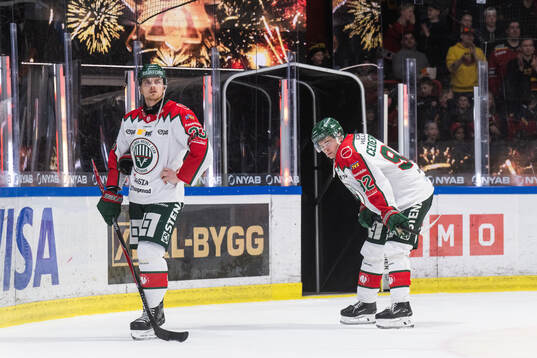 Frölundas Linus Högberg och Filip Cederqvist deppar