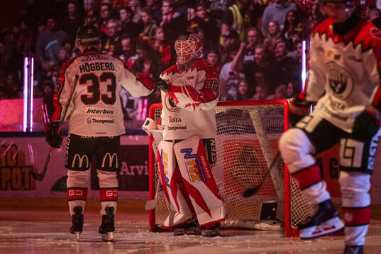 Frölundas Linus Högberg och målvakt Tobias Normann
