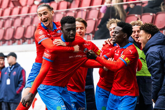 Helsingborgs Demba N'Diaye jublar med lagkamrater