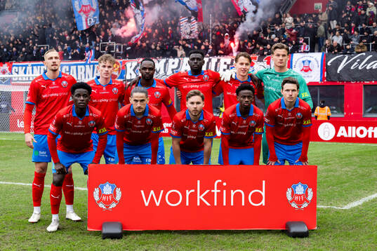 Helsingborgs spelare ställer upp for lagbild