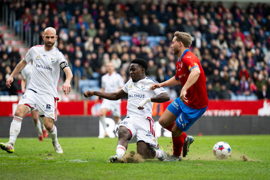 Helsingborgs Simon Bengtsson och Östers Kingsley Gyamfi