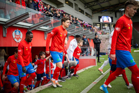 Helsingborgs spelare gör entré