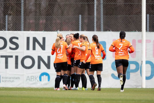 Kristianstads Alice Egnér jublar med lagkamrater