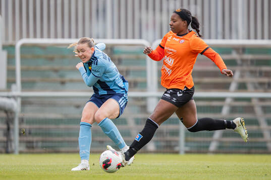Djurgårdens Fabienne Bartholdson och Kristianstads Waniya