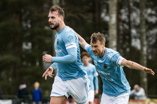 Gefles Mirza Hasanbegovic jublar med Eric Larsson