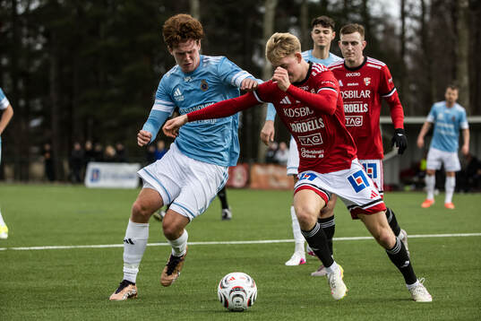 Gefles Lukas Vikgren och Karlstads målvakt Joel Nöller
