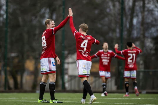 Karlstads Eric Forsberg och Linus Fredriksson jublar