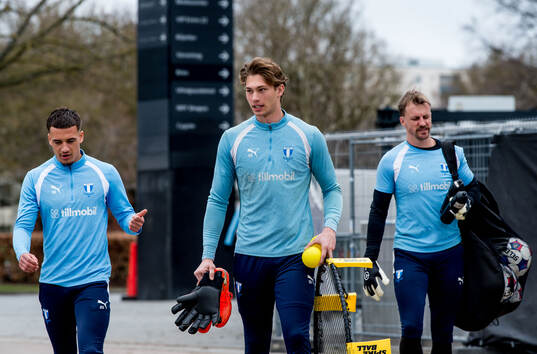 Noah Åstrand John, målvakt Melker Ellborg och målvakt