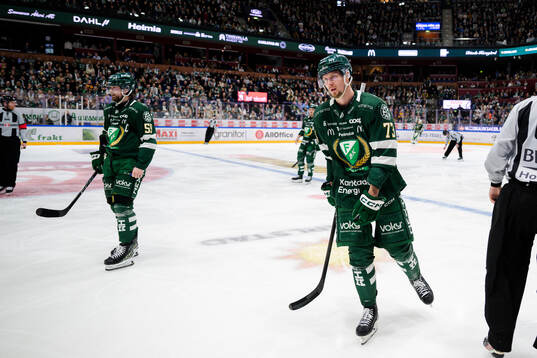 Färjestads Linus Johansson och Adam Ollas Mattsson deppar