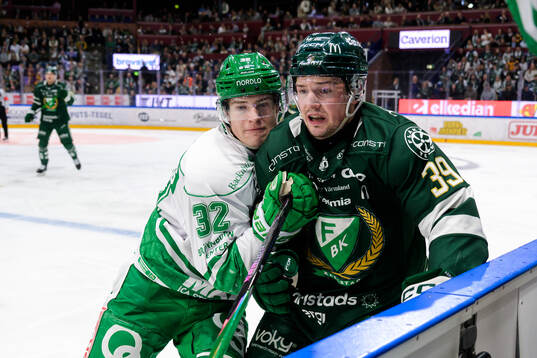 Rögles Isac Solberg och Färjestads Luke Philp