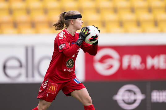 Örebro SKs målvakt Nadine Allard