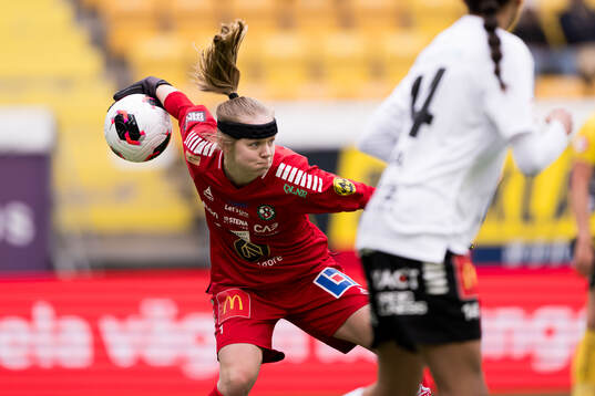 Örebro SKs målvakt Nadine Allard