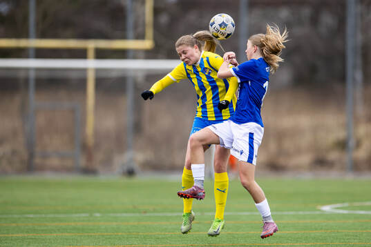 Eskilsminnes Johanna Olsson och Halmstads Lisa Ek