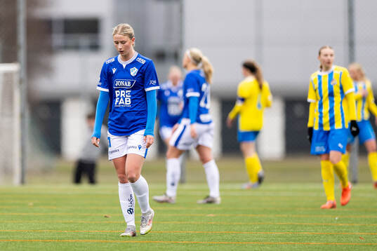 Halmstads Molly Hed deppar