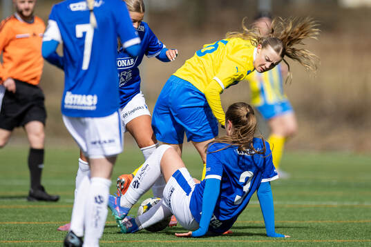 Eskilsminnes Matilda Andersson och Halmstads Ellen