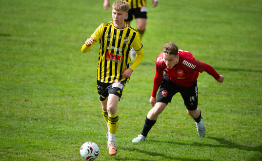 IFK Hässleholms Axel Nilsson i matchen i division 3 mellan