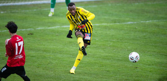 IFK Hässleholms Saikou Jawneh i matchen i division 3