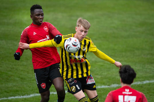 IFK Hässleholms Axel Nilsson i matchen i division 3 mellan