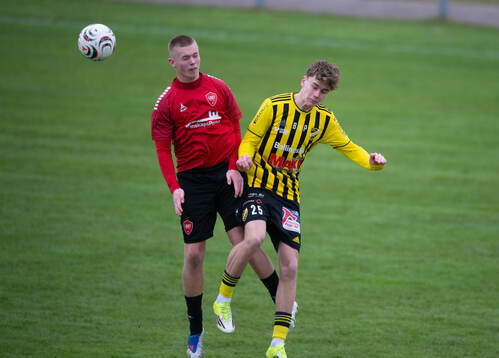IFK Hässleholms Neo Jakobsson i matchen i division 3